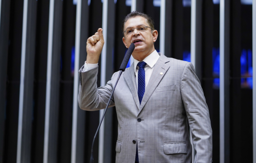 Sóstenes pressiona por anistia após dia 12