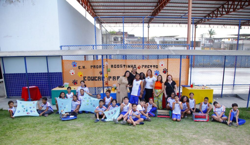 Alunos de Nova Iguaçu criam casinhas e brinquedos sustentáveis para pets