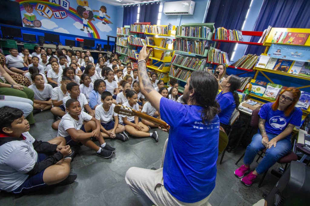 “Arte de aMAR” mobiliza estudantes do Rio em defesa dos oceanos