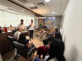 Ativista global contra o tráfico infantil visita o Phiz Chat no Rio