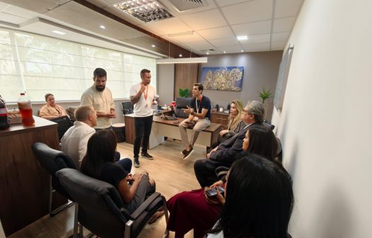 Ativista global contra o tráfico infantil visita o Phiz Chat no Rio