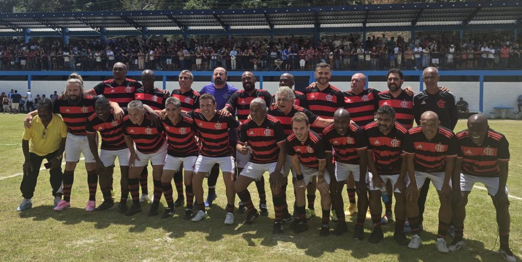 FlaMaster goleia Amigos de Mendes em jogo festivo