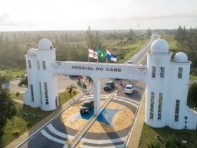 Freixo debate turismo sustentável em Arraial do Cabo