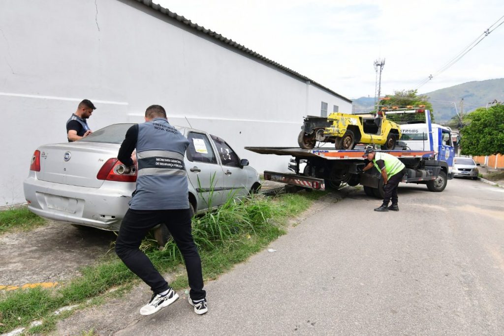 Operação “Cidade Limpa” já removeu mil sucatas das ruas de Nova Iguaçu