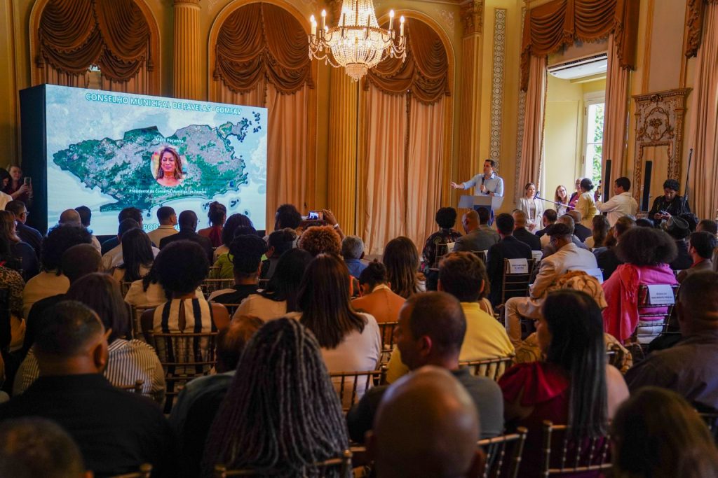 COMFAV empossa 44 novos conselheiros no Palácio da Cidade