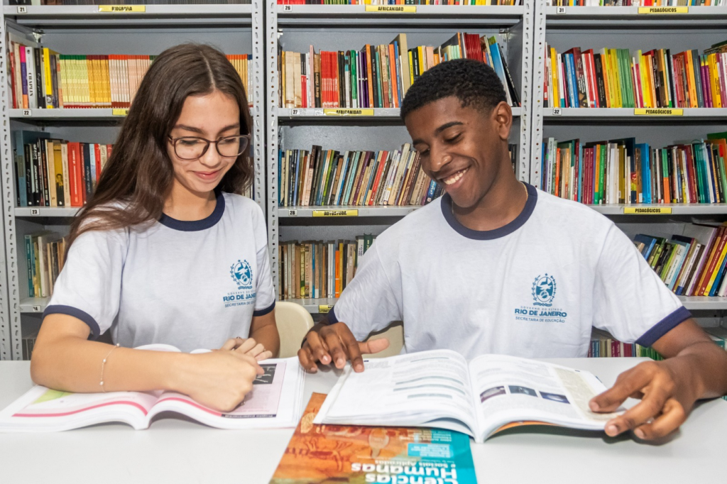 Emprego, Educação e Criminalidade no Rio de Janeiro: Um Ciclo de Desafios e Soluções