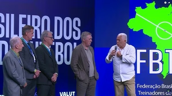 Leão e Oswaldo de Oliveira criticam técnicos estrangeiros em evento da CBF