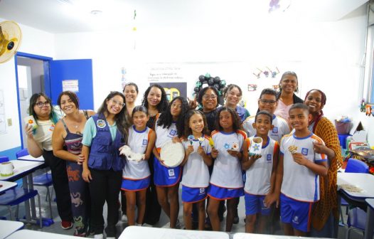 Alunos surdos transformam bitucas em arte sustentável