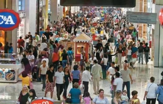 Turistas impulsionam vendas e lojistas projetam alta de 3% no Réveillon