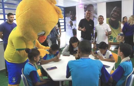 Instituto Vini Jr. leva ferramentas educacionais a escolas de Duque de Caxias