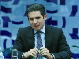 Vossa excelência, a baixaria!