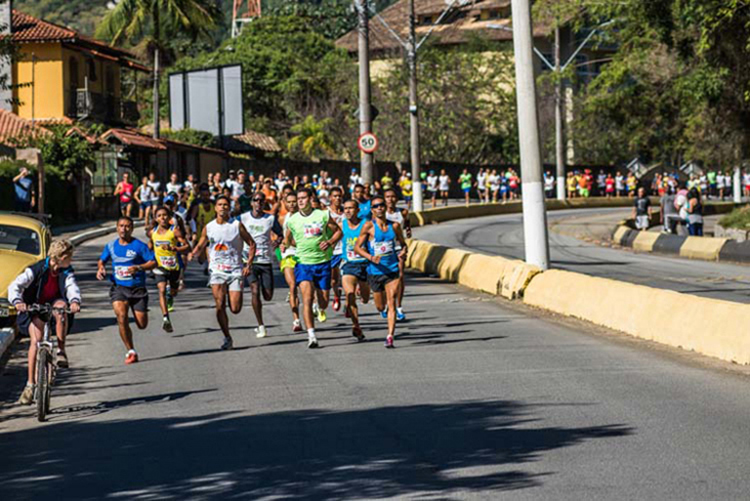 Sprint Run 2025 movimenta Nova Friburgo com corrida noturna de Natal