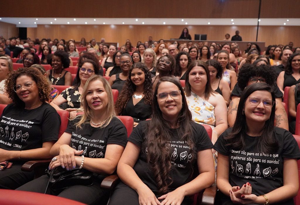 Volta Redonda forma 160 alunos em curso de Libras promovido pela prefeitura
