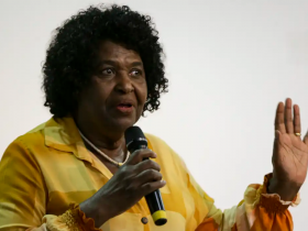 Neguinho fora, Benedita dentro!