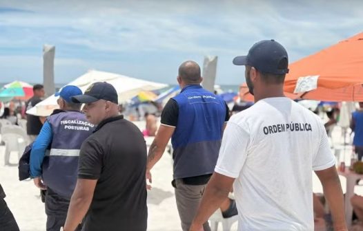 Fiscalização orienta banhistas sobre regras na Praia do Forte