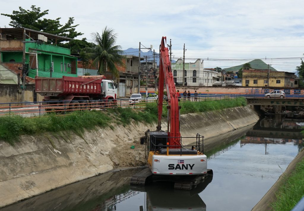 Nova Iguaçu reforça limpeza de rios e valões no verão
