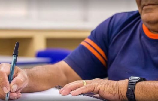 Petrópolis abre matrículas para a EJA em 2026