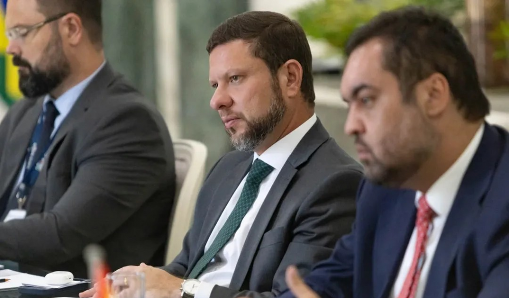 Quem fica no governo?