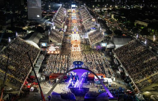 Grupo especial tem disputa acirrada e folia de rua entra na reta final