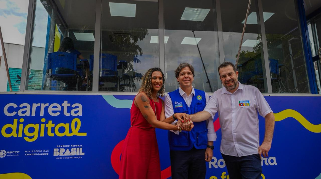 Carreta Digital oferece cursos gratuitos no Rio