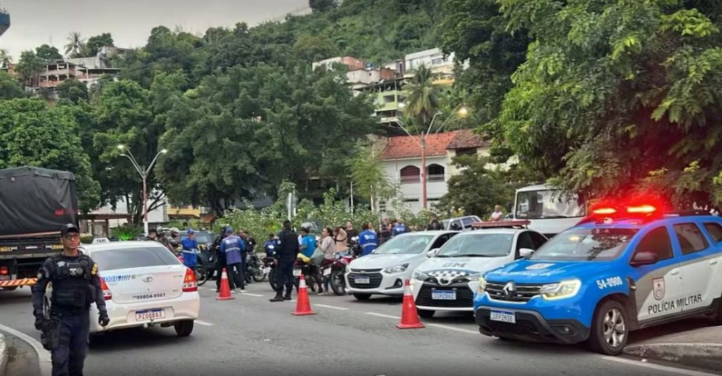 Operação de trânsito aplica 223 autuações em Itaperuna