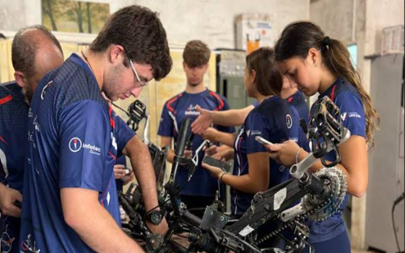 Alunos de Petrópolis vão à NASA para competição nos EUA