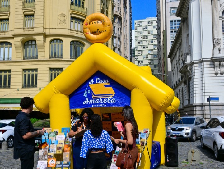 Biblioteca A Casa Amarela inaugura espaço cultural na Cinelândia