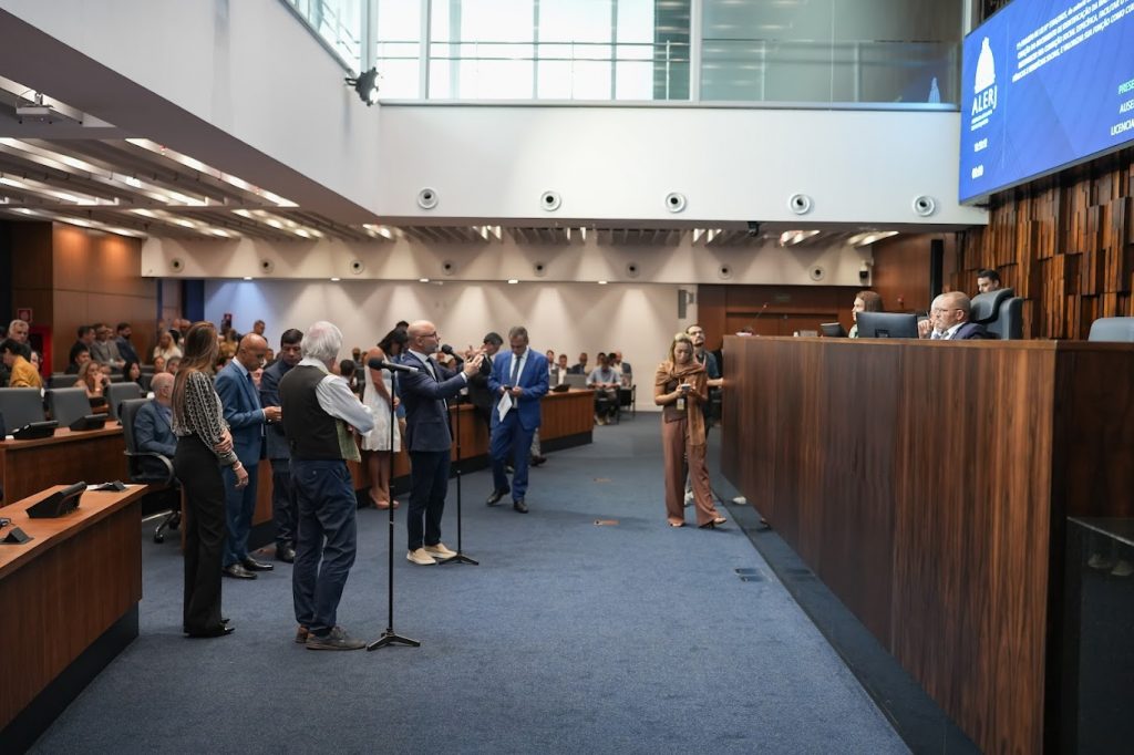 Douglas Ruas é eleito presidente da Alerj