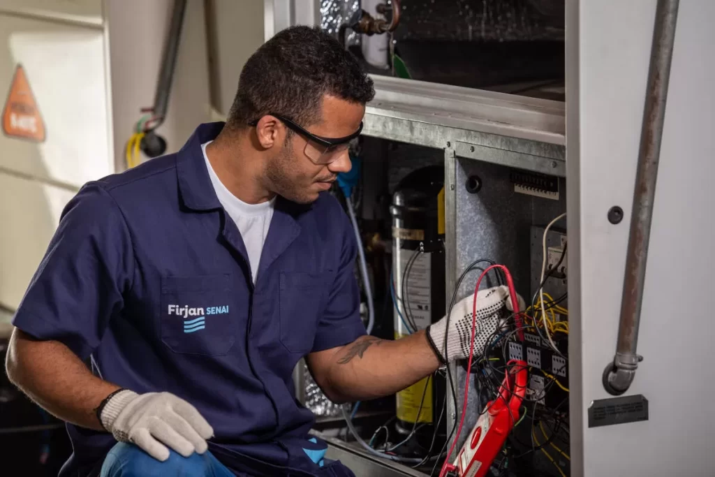 Firjan SENAI abre 975 vagas gratuitas no Norte Fluminense