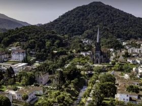 Interdição na Rua Dom Pedro altera trânsito no Centro de Petrópolis