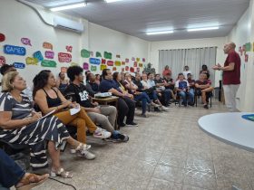 Maricá articula criação de cooperativa com artistas