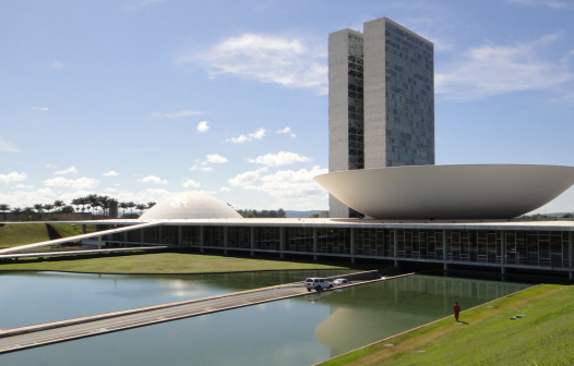 O Salto Geracional como Vetor de Renovação Estrutural no Brasil