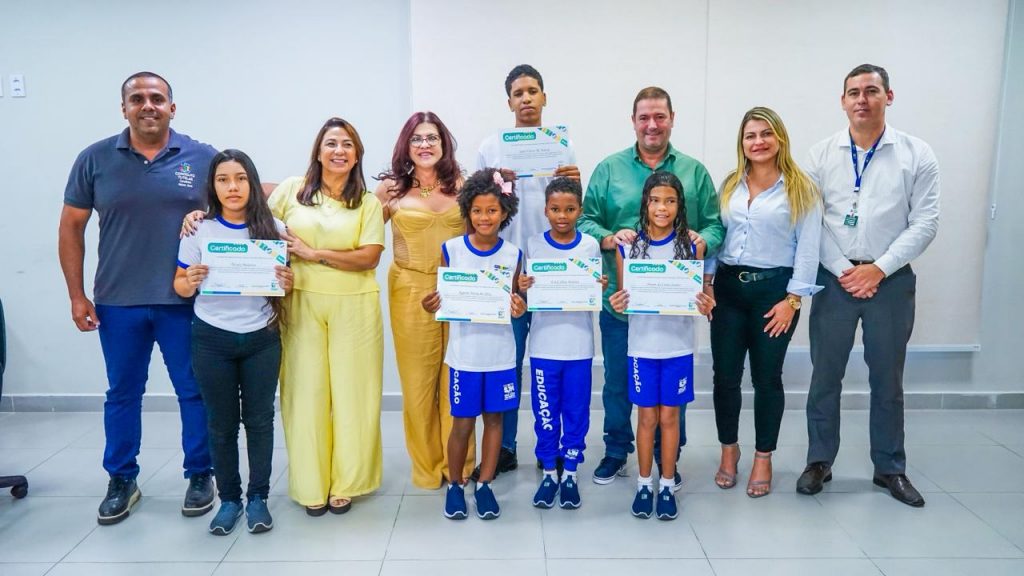 Meriti premia alunos por redações sobre cidadania e justiça