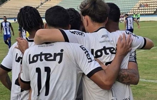 Resende vence e assume ponta da Série A2