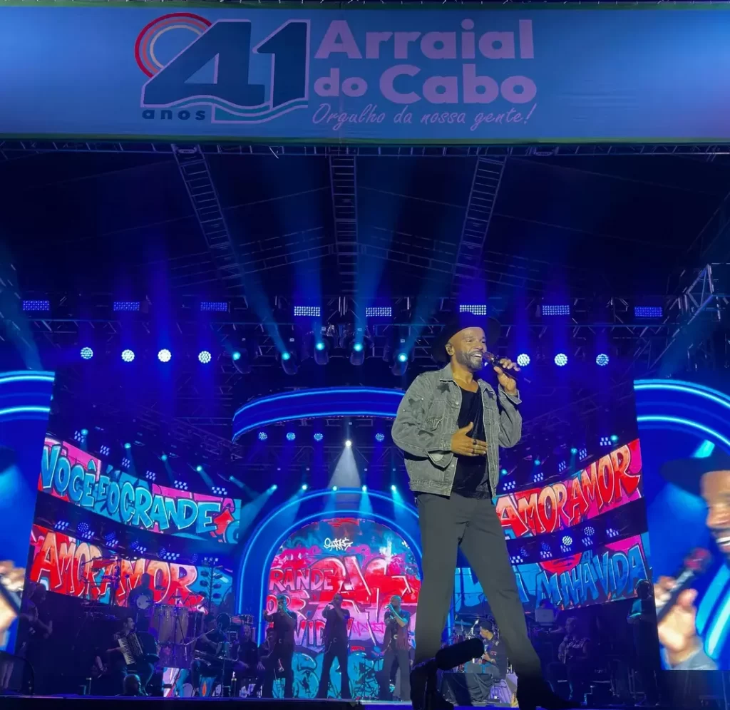 Festa de 41 anos de Arraial do Cabo começa com Alexandre Pires