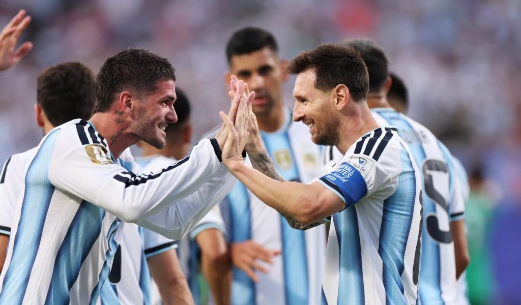 Messi, Mbappé e Haaland entram em campo para decidir