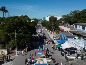 Corpus Christi altera trânsito no Centro de Araruama