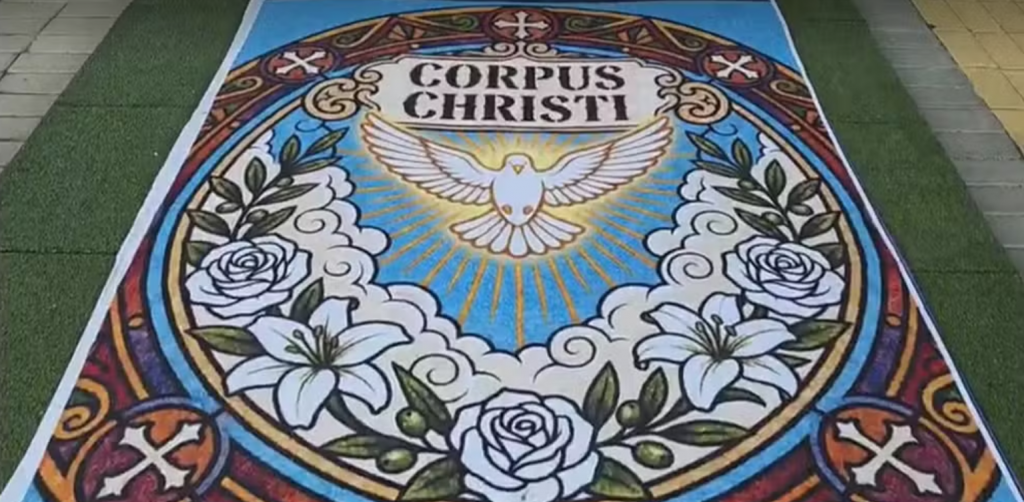 Corpus Christi em Teresópolis tem procissão e tapetes reutilizáveis