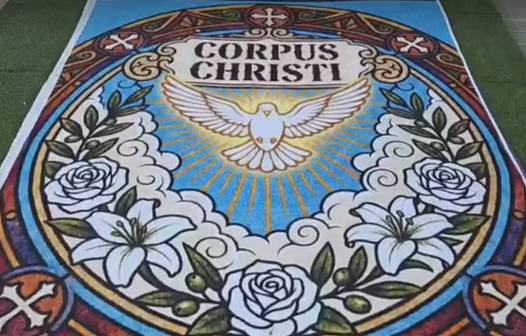Corpus Christi em Teresópolis tem procissão e tapetes reutilizáveis