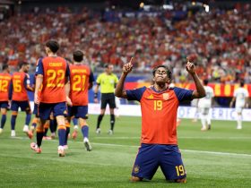 Espanha enfim “entra em campo” com goleada na Copa