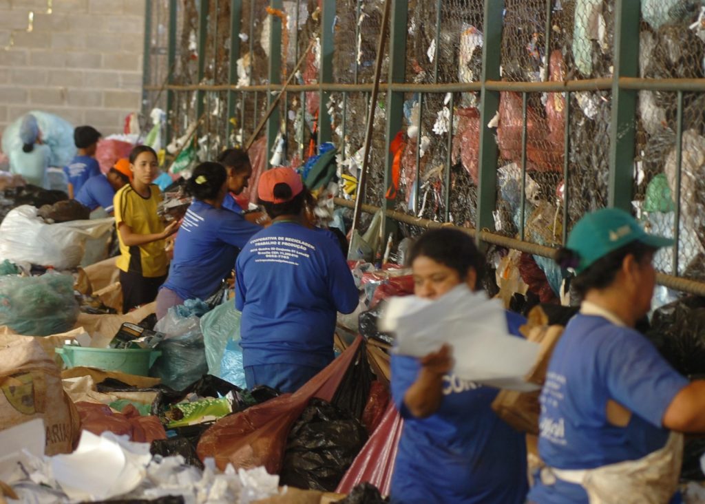 Itaguaí abre cadastro para catadores de materiais recicláveis