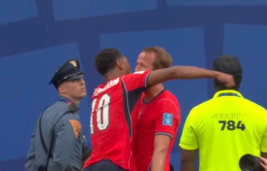 Inglaterra confirma favoritismo e garante primeiro lugar