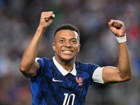 Esperança nos pés de Halland e Mbappé