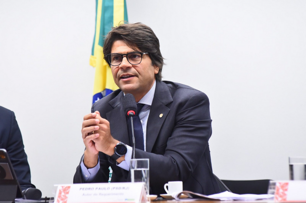 Pedro Paulo embaralha o jogo!