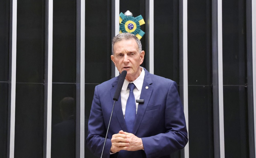 Crivella fora da corrida pela vaga no Senado
