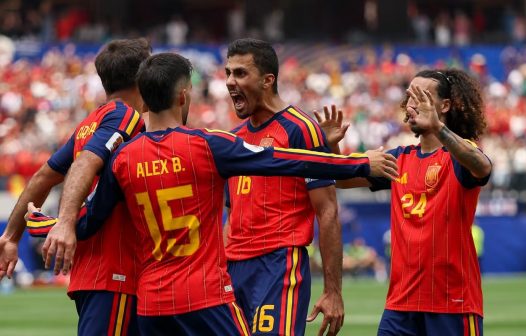 Espanha goleia a Áustria e encerra jejum em mata-matas