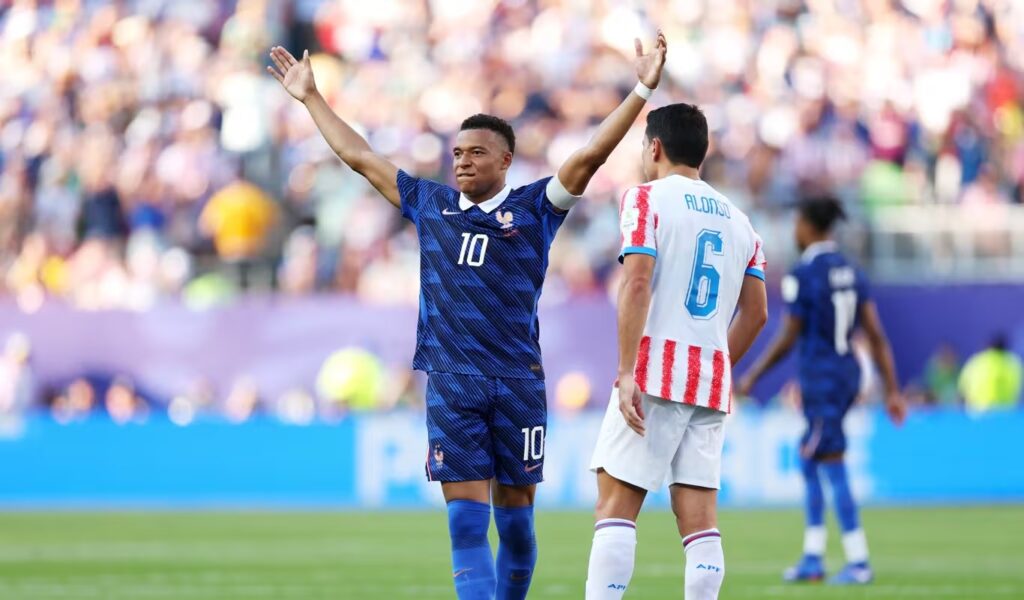 França vence retranca paraguaia e vai às quartas
