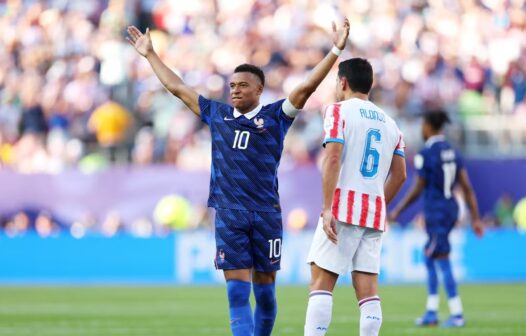 França vence retranca paraguaia e vai às quartas