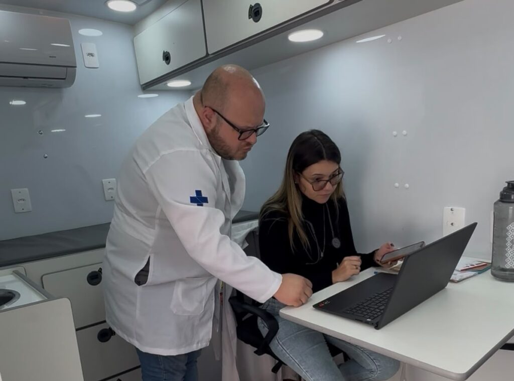 Consultório Móvel inicia atendimentos em Petrópolis