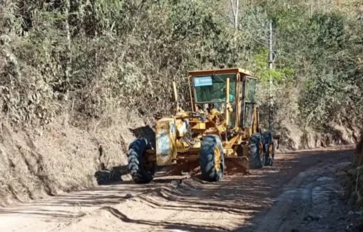 Cordeiro realiza melhorias em estradas vicinais